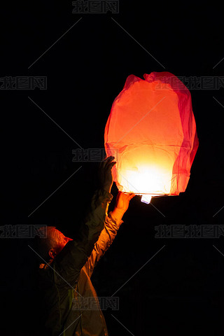 Srװl(f)nnհl(f)ȼĳɫ\