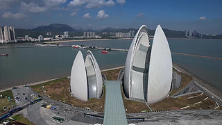 麣