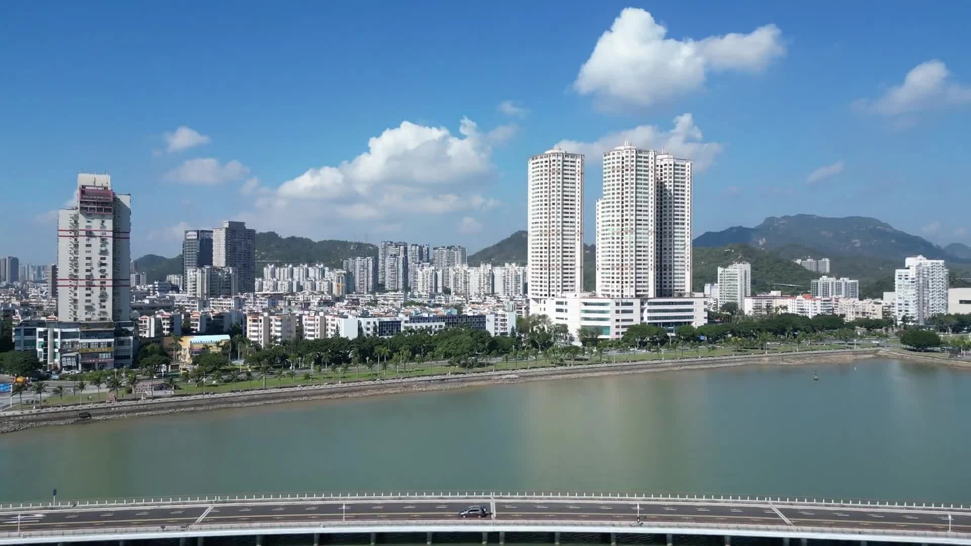 麣