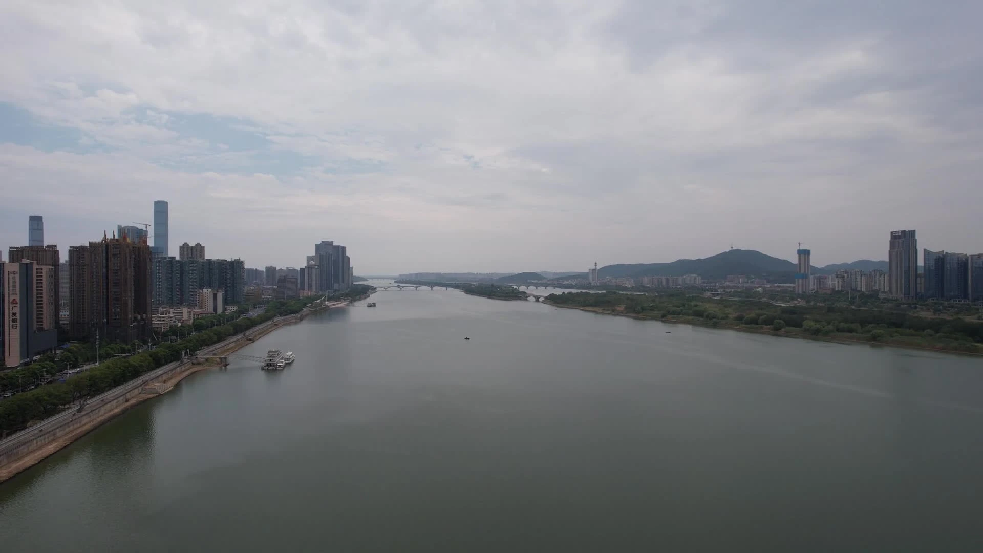 潭