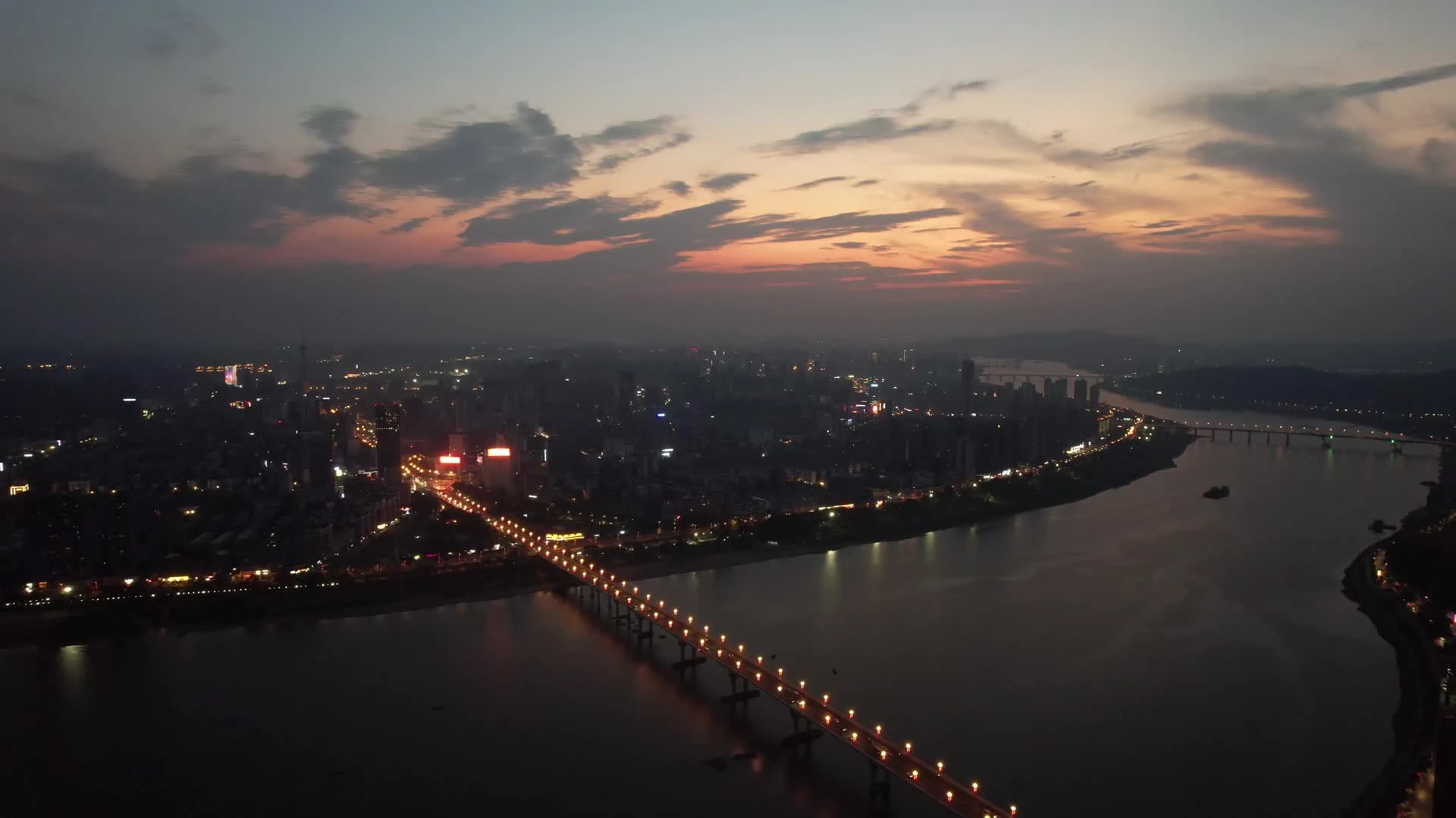 潭