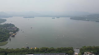 峿