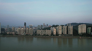 麣