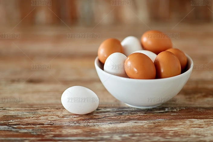 ،