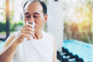 ˽\(yn)ӺȵVȪˮ