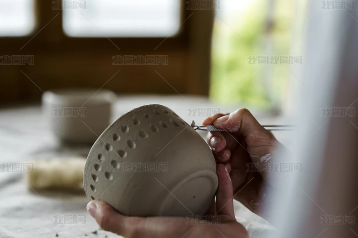 ģ