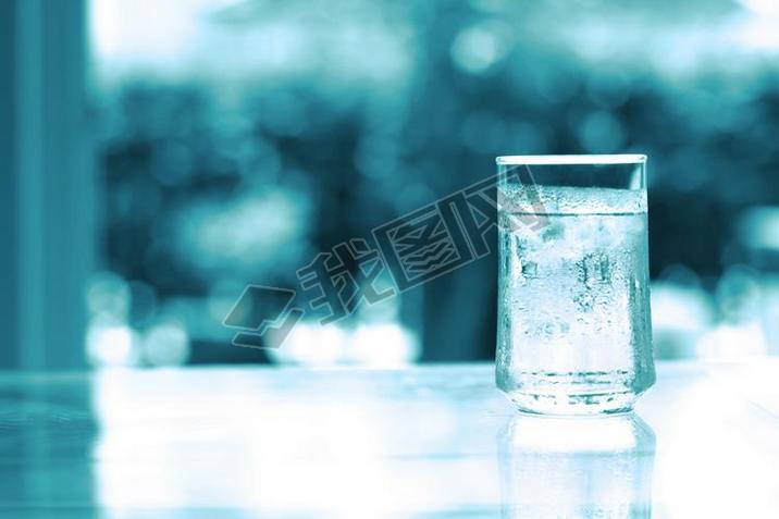 glass of Cool fresh drink with ice cube on the  table