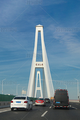 ִ