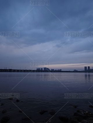 {(ln)ɫ(g)Ψ̄(w)zӰD