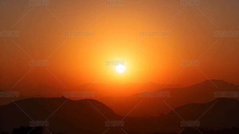 峿