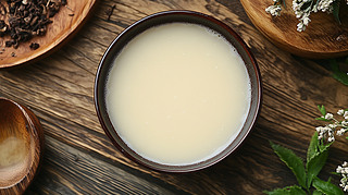 ţ