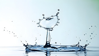 Ȼă(yu)،ˮڳMľGɫ{(ln)ɫ