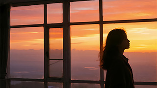 Ϧ(ji)ŮԼӰ䴰߅˼ΨD