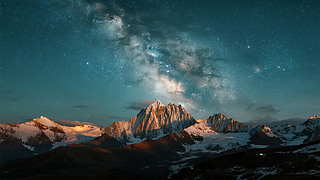 Ϧ(ji)ǿyѩɽҹ̽뱳D