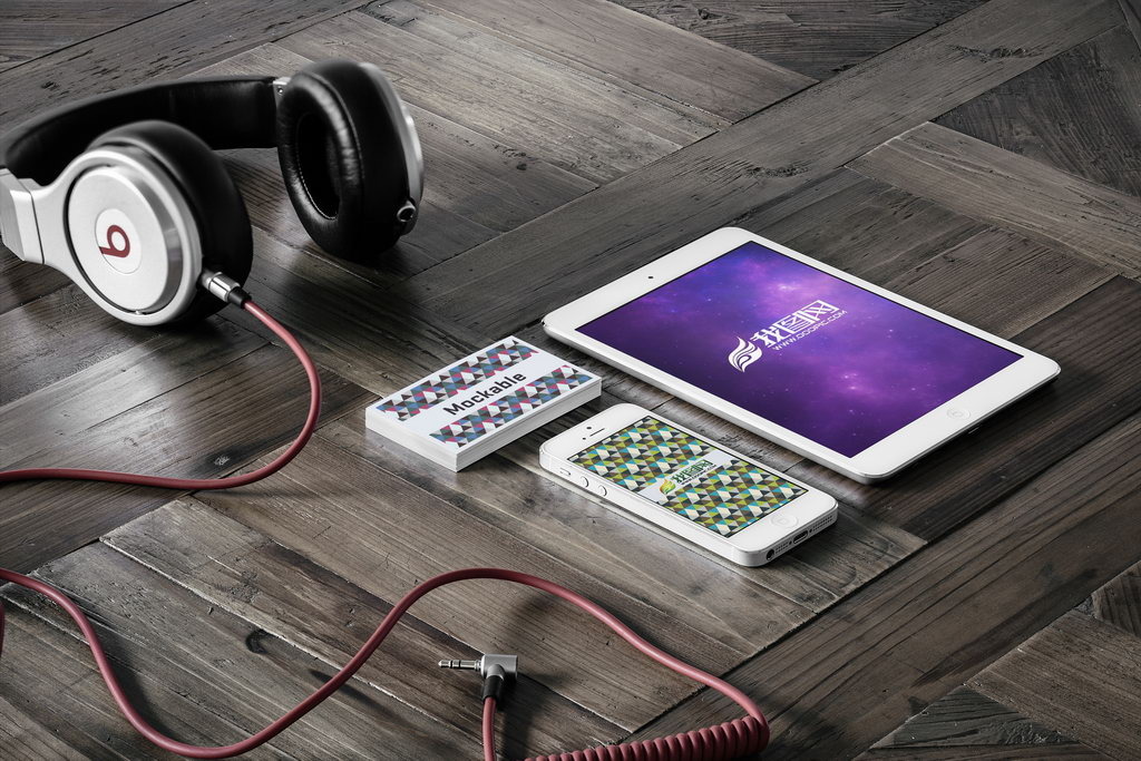 戴耳机手机样机模板智能贴图图片设计素材_高