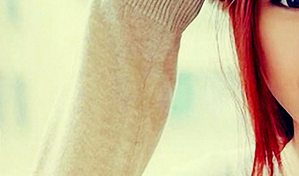 穿睡衣的美女小清新现代室内家居墙壁.图片设