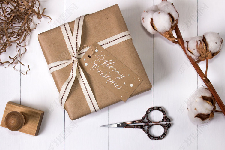 简单美丽时尚的圣诞礼品盒PSD模版