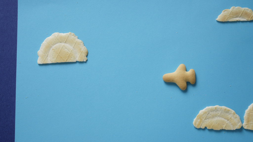 飞机零食创意定格动画4k高清实拍视频素材