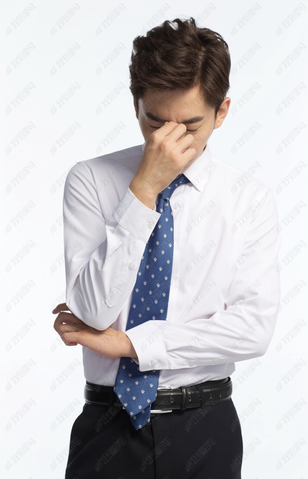 原创面部表情痛苦的青年男人版权可商用