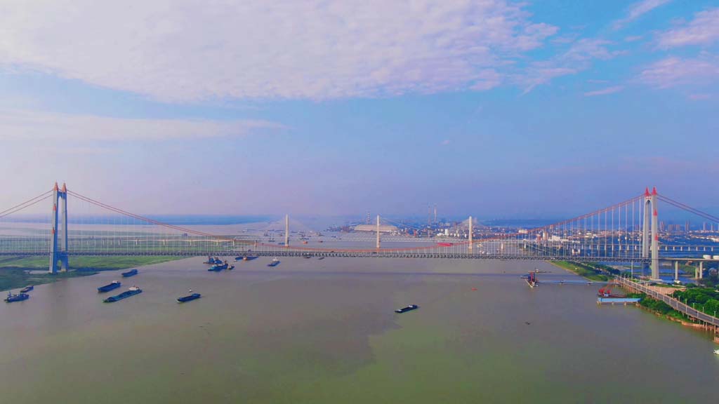 4k城市交通湖南岳阳洞庭湖大桥航拍