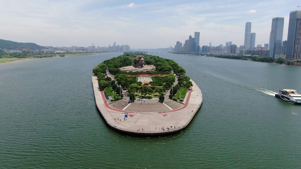 航拍湖南长沙湘江橘子洲风光
