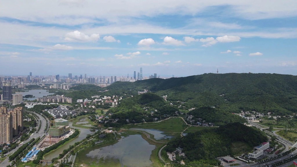 航拍湖南长沙城岳麓山全景