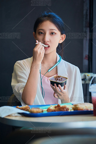 ̈(chng)͏dسԵЇ(gu)ɐŮ