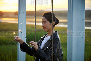 Ϧ(yng)ºǧȼŮĿɐ(i)Ů