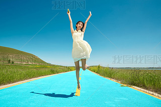 Ց߅ɫ·ˣϵŮ