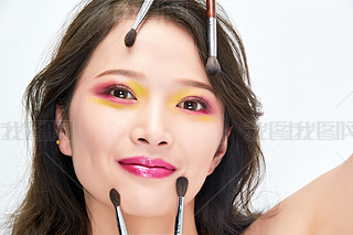 ഺy