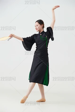 赸