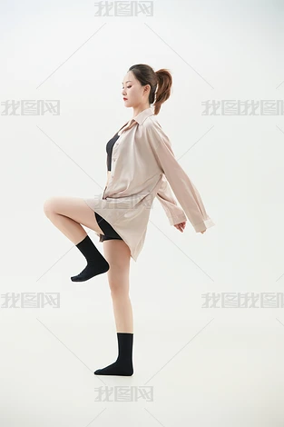 赸