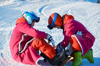 ڻѩM(jn)лѩ\(yn)ӵpŮ