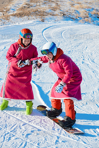 ڻѩM(jn)лѩ\(yn)ӵpŮ