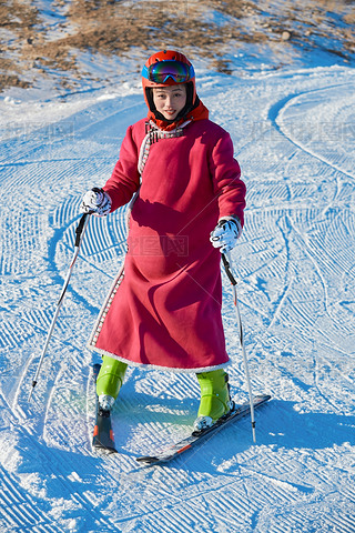 ڻѩM(jn)лѩ\(yn)ӵpŮ