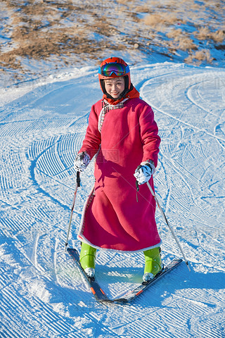 ڻѩM(jn)лѩ\(yn)ӵpŮ