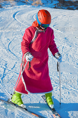 ڻѩM(jn)лѩ\(yn)ӵpŮ