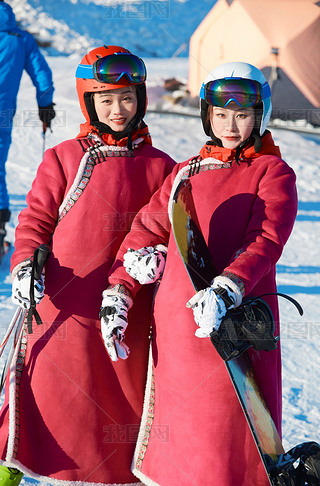 ڻѩM(jn)лѩ\(yn)ӵpŮ