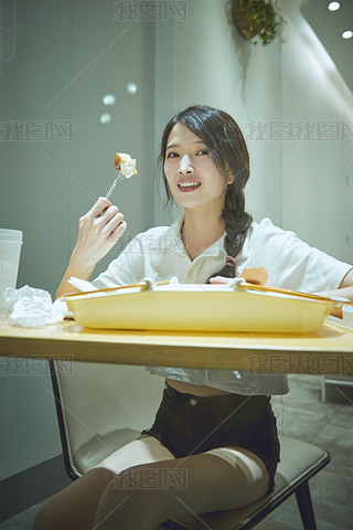ţ