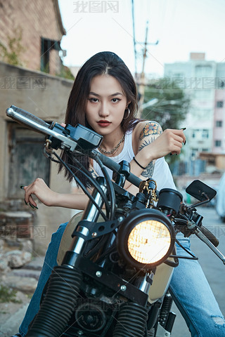 Tڏ(f)Ħ܇(ch)ϵĕr(sh)ЁŮ