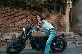 Tڏ(f)Ħ܇(ch)ϵĕr(sh)ЁŮ