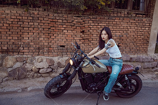 Tڏ(f)Ħ܇(ch)ϵĕr(sh)ЁŮ