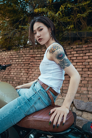 Tڏ(f)Ħ܇(ch)ϵĕr(sh)ЁŮ