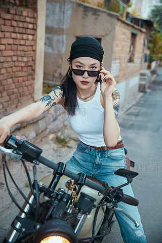 Tڏ(f)Ħ܇(ch)ϵĕr(sh)ЁŮ