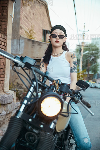 Tڏ(f)Ħ܇(ch)ϵĕr(sh)ЁŮ