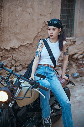 Tڏ(f)Ħ܇(ch)ϵĕr(sh)ЁŮ