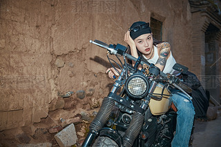 Tڏ(f)Ħ܇(ch)ϵĕr(sh)ЁŮ