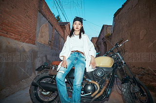 Tڏ(f)Ħ܇(ch)ϵĕr(sh)ЁŮ