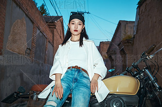 Tڏ(f)Ħ܇(ch)ϵĕr(sh)ЁŮ