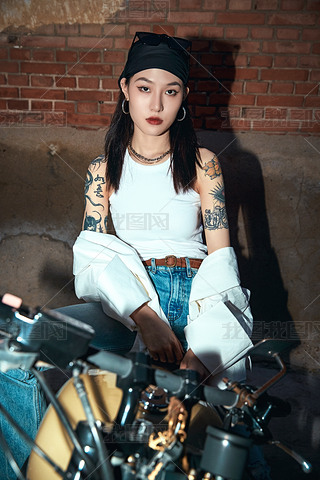 Tڏ(f)Ħ܇(ch)ϵĕr(sh)ЁŮ